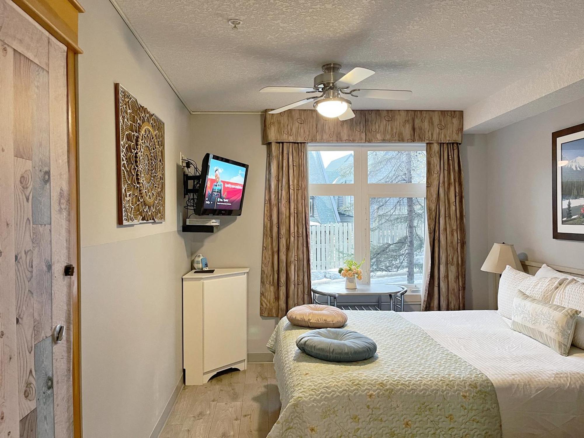 Windtower Lodge Queen Bed Suite-Ugparking&Walking2Dt Canmore Zewnętrze zdjęcie